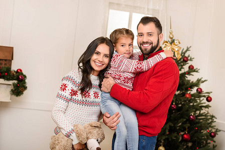 快乐的家庭在圣诞节的图片