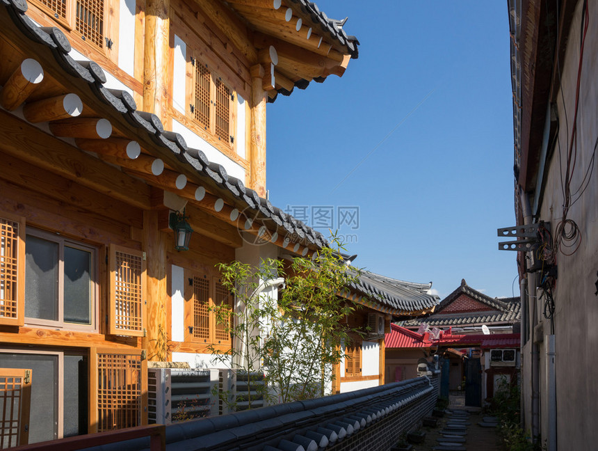 建筑以韩国传统汉诺克房屋为基础图片