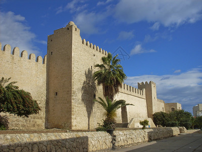 突尼斯苏斯镇历史部分的防御工事背景图片