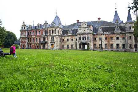 下西里亚Krowiarki的宫殿图片