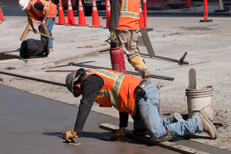 科罗拉多州丹佛市中心新的混凝土路段的图片