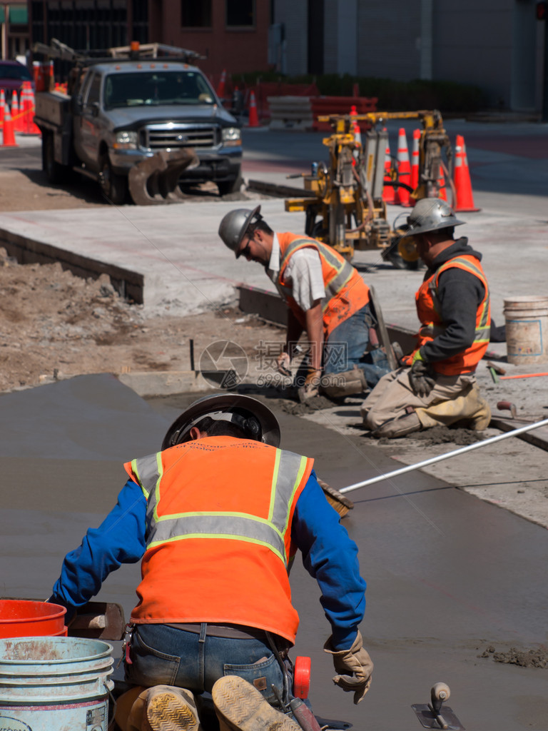 科罗拉多州丹佛市中心新的混凝土路段的图片