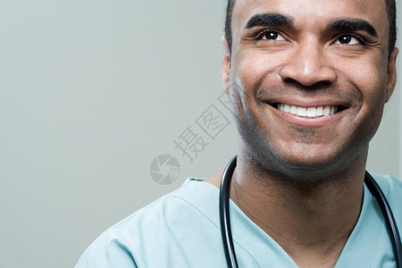 快乐的男外科医生肖像图片