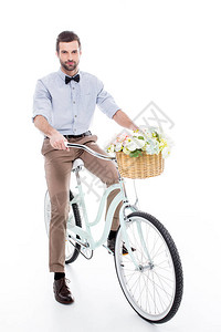 年轻男子骑着时装自行车图片