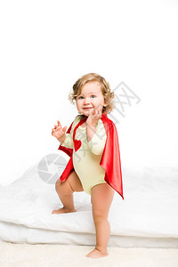 穿着超级英雄披斗篷的可爱小孩女图片
