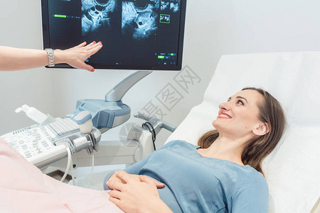 以超声波检查作为怀孕测试的妇科图片