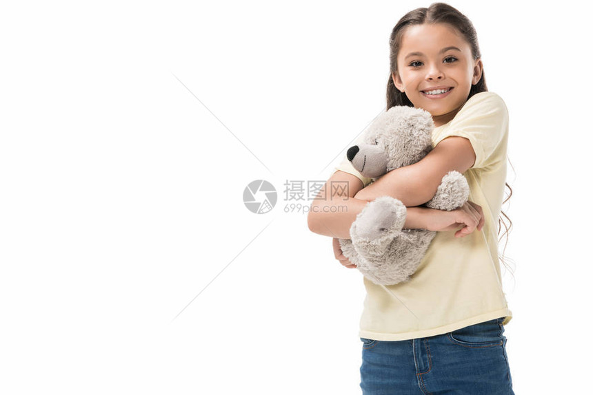 可爱笑的孩子抱着泰迪熊的肖像图片