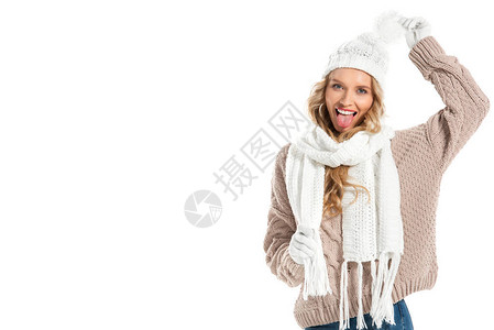 穿着美食编织毛衣白帽子和围巾的快乐年轻女子图片