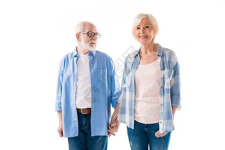 快乐的老年夫妇手牵着手被白色隔离图片