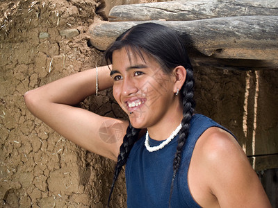 英俊的美洲原住民15岁十几岁的少年男孩在图片