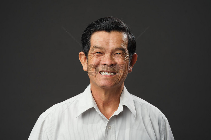 快乐的越南老人肖像图片