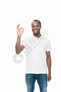 英俊笑着微笑的年轻非洲裔美国人男子图片