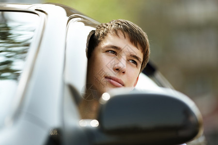 青少年司机对黑车情绪好有选择图片
