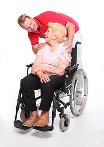 坐在轮椅上的老年瘫痪妇女快乐还有图片