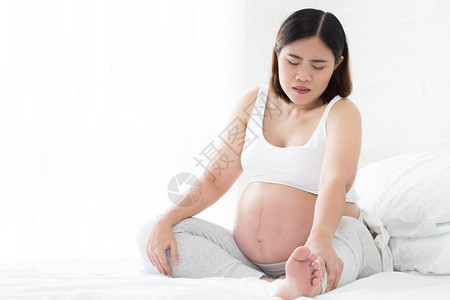 孕妇腿抽筋图片