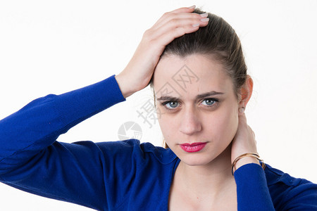 妇女承受着压力或头痛的苦图片