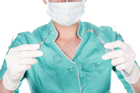 专业牙医使用牙科工具的一图片