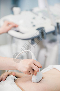 关于医院孕妇胃部的超声波检查医生图片