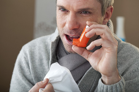 哮喘治疗男人高清图片