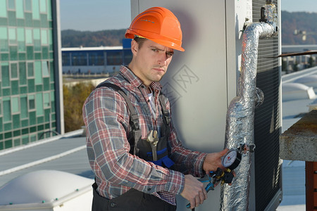 空调维修屋顶固定空调系统图片