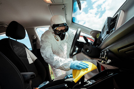 哈兹马特西装和呼吸器专家清洁车内用图片