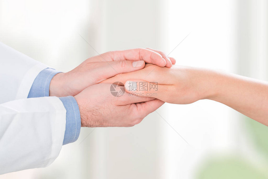 医生病人护理手握人手信任触摸医疗感谢帮助诊所健康理念图片