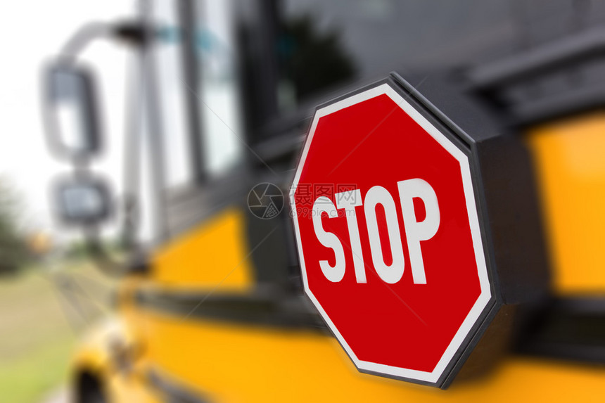 公共校车上的停车标志图片