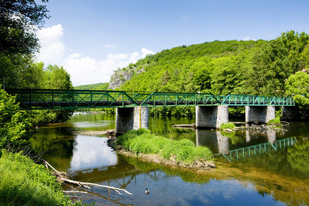 横跨Dyje河的桥梁图片