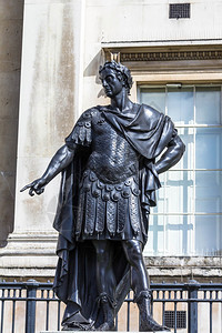 英格兰国王詹姆斯二世的历史雕像图片