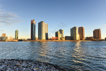 长岛城景象和纽约罗斯福岛百事的背景图片