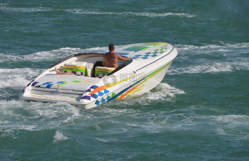 超快速艇在Florida海岸图片