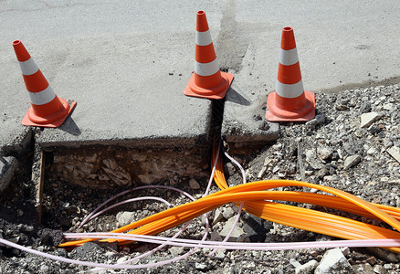 用于铺设高速互联网光纤的管道的路建设图片