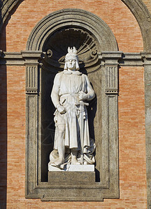 雕像在人民广场的那不勒斯皇宫主立面那不勒斯意图片