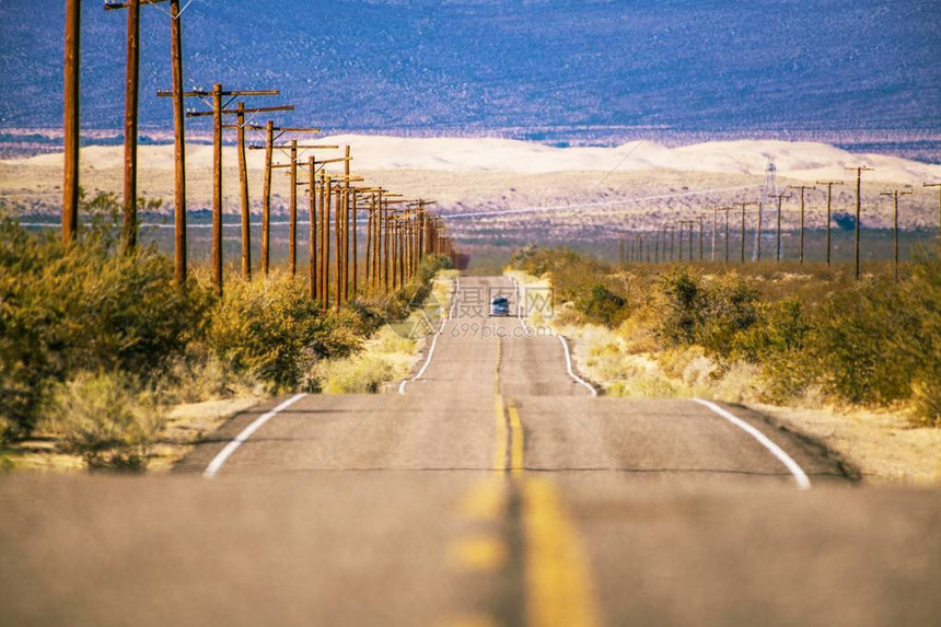加利福尼亚沙漠公路前往美国莫哈韦保护区的克尔索杜内图片