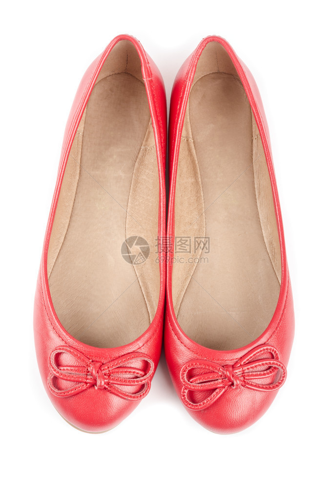 一对红色皮革芭蕾舞鞋被白图片