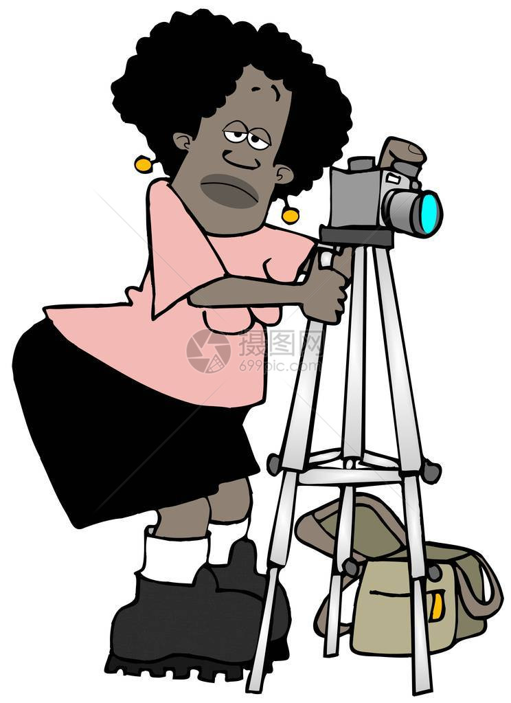 说明一名黑人女摄影师穿着短裤图片