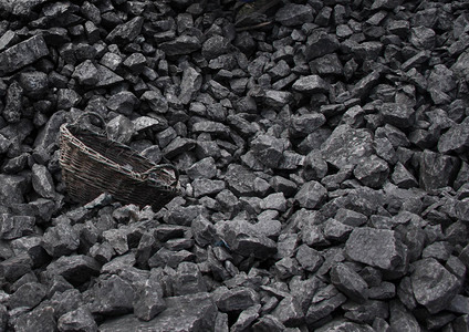 石炭生产的艰辛背景图片