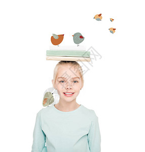 可爱的小女学生有书在头上和滑稽图片