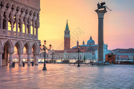 威尼斯圣马克广场的城市景象在日图片