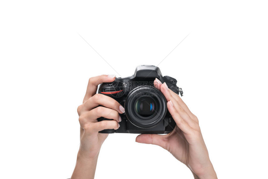 女手在专业照相机上拍摄照片的切成作物的画面图片