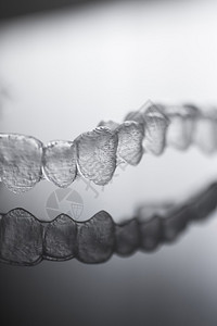 隐形的可视塑料牙齿括号牙套图片