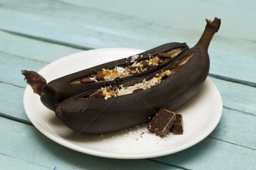 巧克力酿烤香蕉特写图片