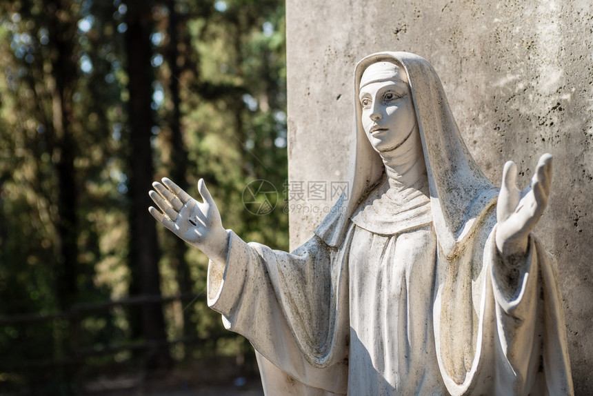 MONTEOLIVETOMAGGIORE修道院的圣卡特琳娜雕像图片