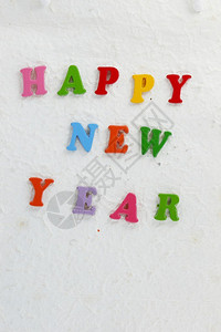 用树脂制成的彩色字新年快乐放字图片