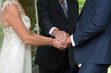 结婚仪式交换结婚誓言婚礼和婚姻的概念图片