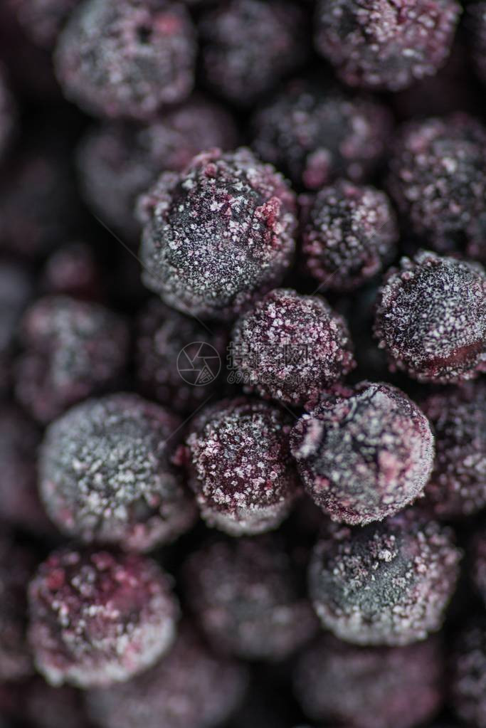 在美味的冷冻蓝莓上特写宏图片