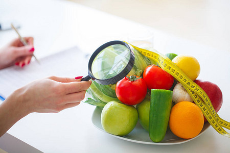 饮食健身和健康食品的饮食理念均衡饮食与蔬菜新鲜的绿色蔬菜图片