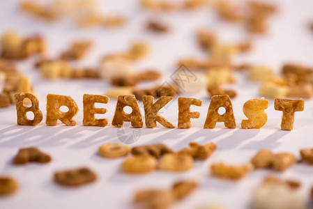 以灰色隔开的字面早餐和健康早餐快图片