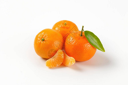 全部三个橘子白色背景上图片