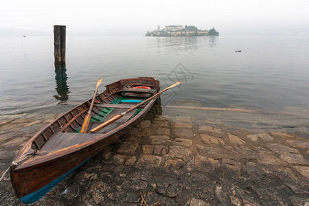 意大利奥尔塔湖的划艇图片